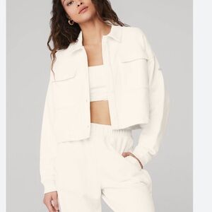ALO yoga size small cropped jacket with pockets